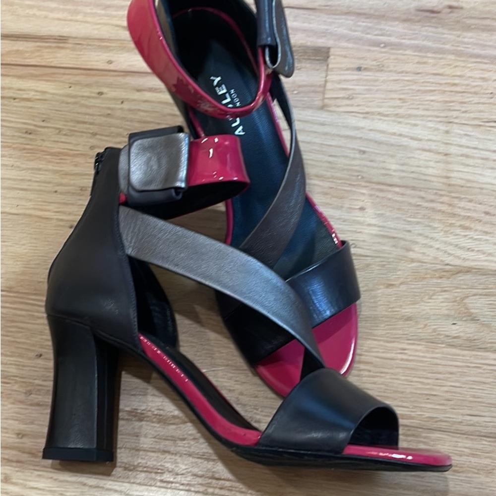Audley Heels - Picture 2 of 3